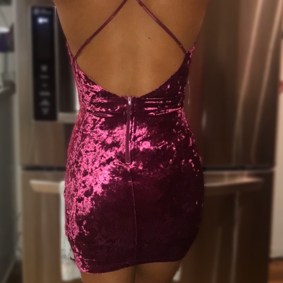 Red velvet dress - Picture 2 of 3